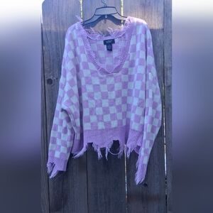 Frayed Hem V-Neck Sweater in Pink and Cream